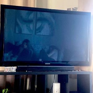 Samsung 57’ tv non smart